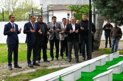 VALİ USTA’DAN AKKÖY ŞEHİTLİĞİ’NE ZİYARET