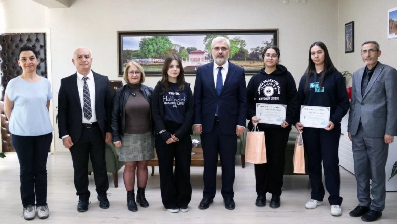 ÖĞRENCİLERDEN MÜDÜR YILMAZ’A ZİYARET