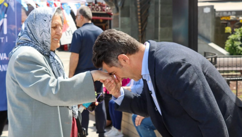 ANNELERE ÇİÇEKLER YALOVA BELEDİYESİ’NDEN