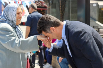 ANNELERE ÇİÇEKLER YALOVA BELEDİYESİ’NDEN