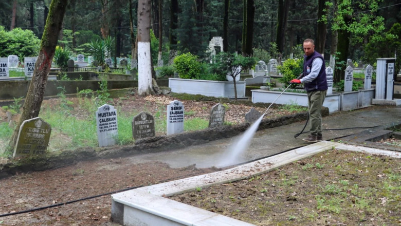 ŞEHİR MEZARLIĞI BAYRAMA HAZIR
