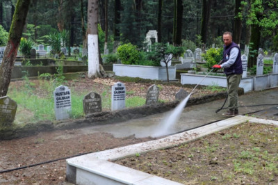 ŞEHİR MEZARLIĞI BAYRAMA HAZIR
