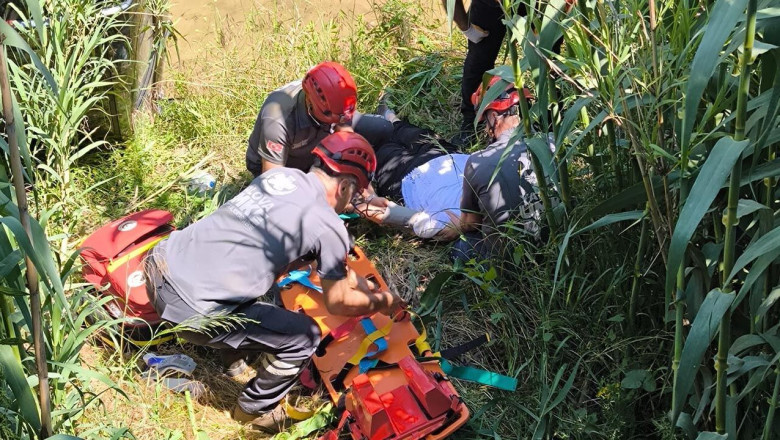 Yalova’da Dereye Uçan Araçtan Sağ Çıktı