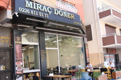 Yalova’nın Lezzet Durağı Miraç Döner İsmet Acar Caddesi’nde