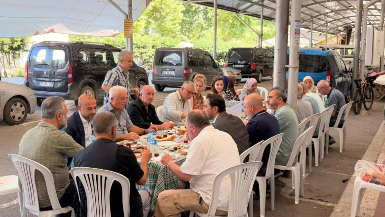AK PARTİ HEYETİ KAPALI PAZARYERİ’NDE ESNAFLA BULUŞTU