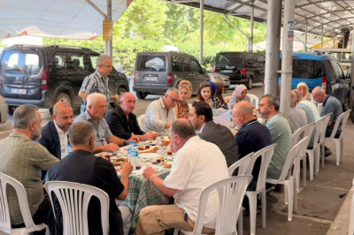 AK PARTİ HEYETİ KAPALI PAZARYERİ’NDE ESNAFLA BULUŞTU