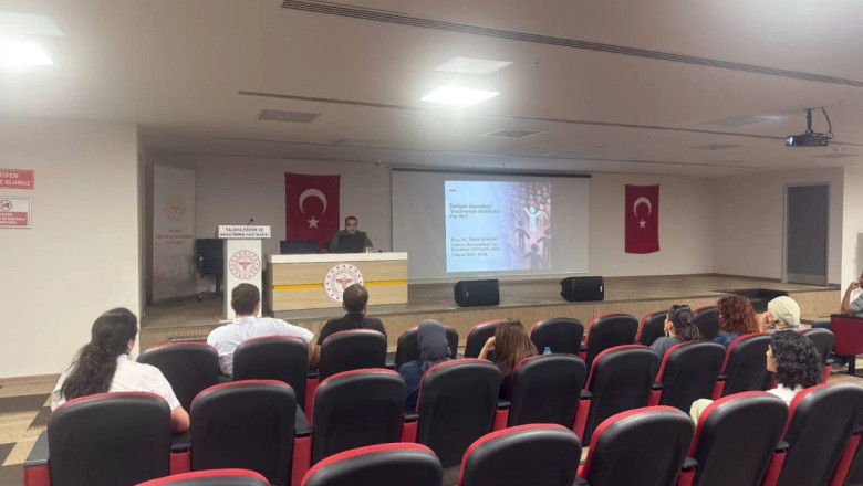 ‘GEÇİNMEYE GÖNLÜNÜZ VAR MI?’ KONFERANSI DÜZENLENDİ