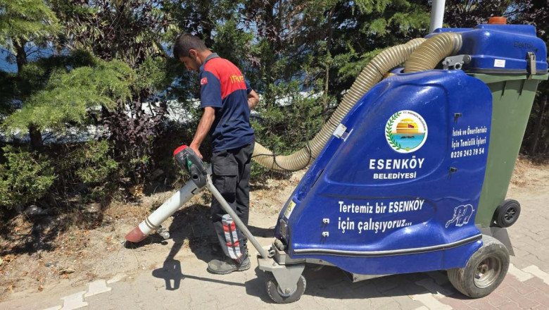 ESENKÖY’DE DETAYLI TEMİZLİK ÇALIŞMALARI SÜRÜYOR