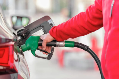 Benzine zam geldi! Litre fiyatı 50 kuruş arttı