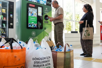Depozito makineleri önünde metrelerce sıra oluştu
