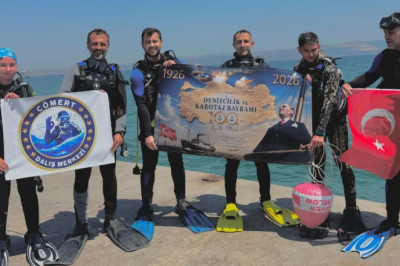 Yalova’da Dalgıçlar Kabotaj Bayramı'nı Su Altında Kutladı