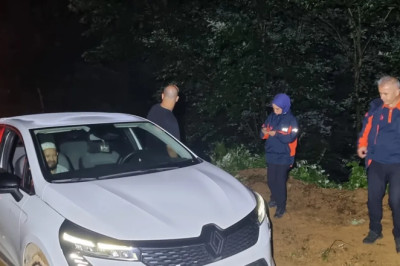 Sugören kırsalında araçları çamura saplanan vatandaşları AFAD kurtardı