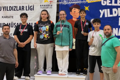 Çiftlikköy Belediyespor Karate Takımı Sakarya'dan madalyalarla döndü
