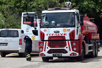 Yalova’da Meyve Bahçesinde Çıkan Yangın Söndürüldü