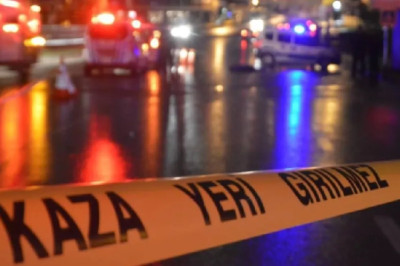Yolun karşısına geçen kadın aracın altında ezilerek can verdi
