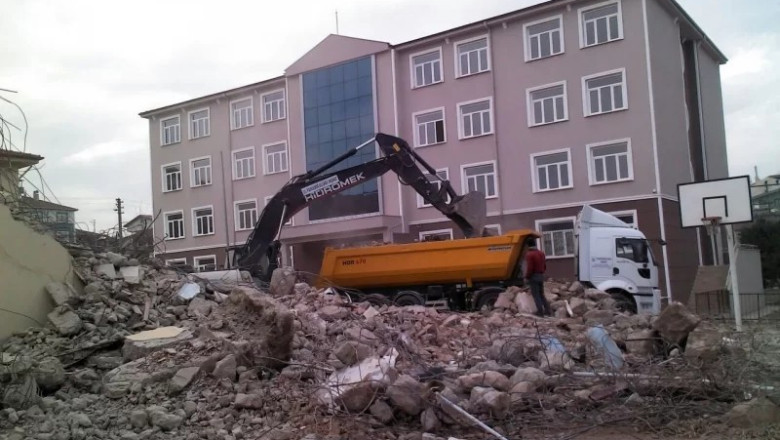YALOVA’DA OKULLAR İÇİN ZORUNLU DÖNÜŞÜM ŞART
