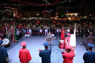 15 TEMMUZ RUHU MEYDANLARDA YAŞATILDI