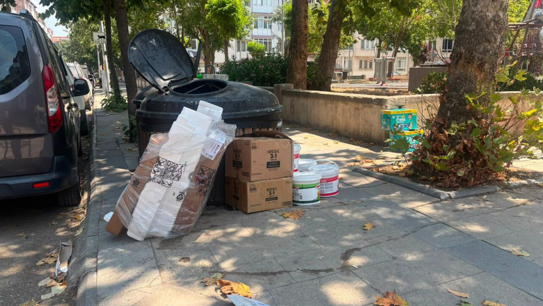 Yalova'da Konteynerler Boş, Çöpler Dışarıda