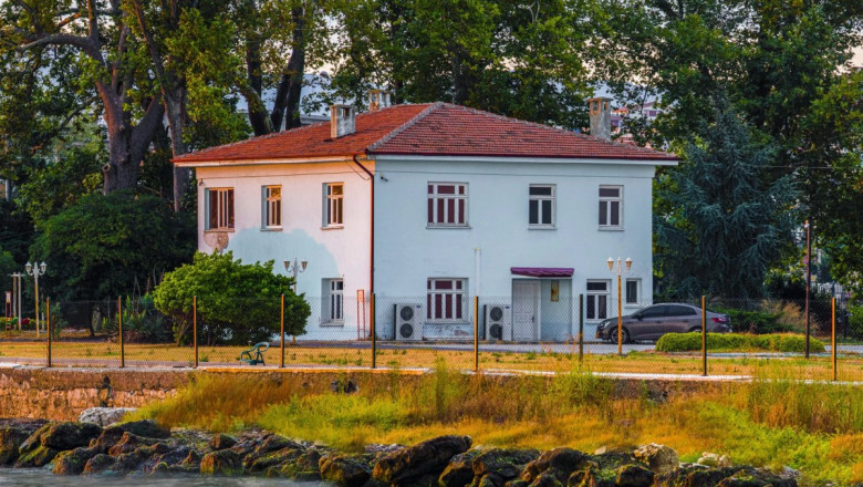 ATATÜRK VE ÇOCUK MÜZESİ TARİHİ YAPIDA HİZMET VERİYOR