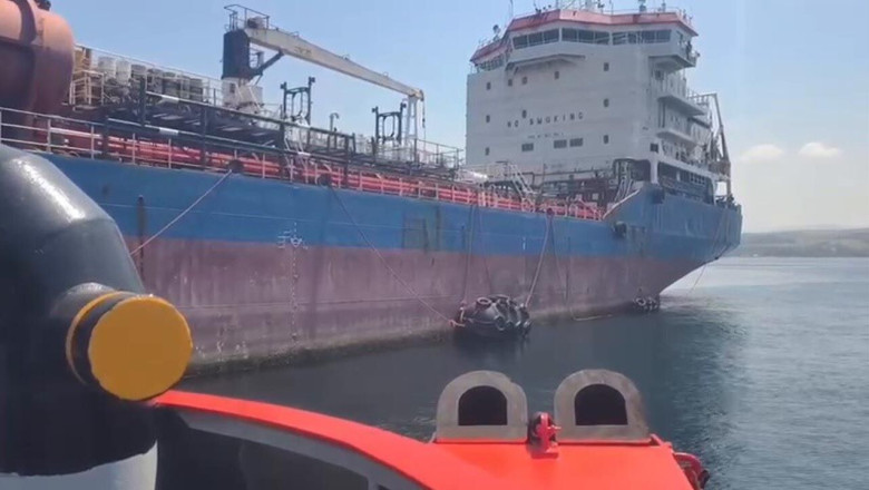 Yalova Açıklarında Arızalanan Tanker Güvenle Demirletildi