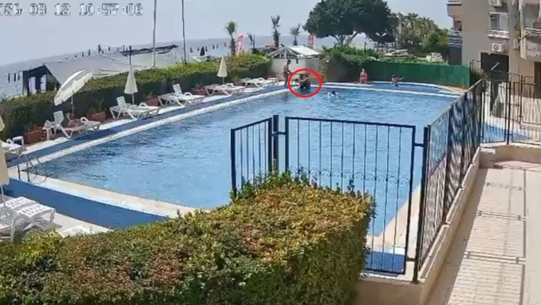Havuzda Boğulma Tehlikesi Geçiren Çocuğu Görevli Kurtardı