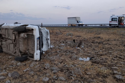 Siverek'te Otomobil Şarampole Devrildi: 4 Yaralı