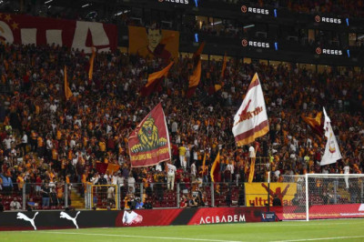 Galatasaray'da ilk hafta şoku: Yönetim istifa tezahüratları