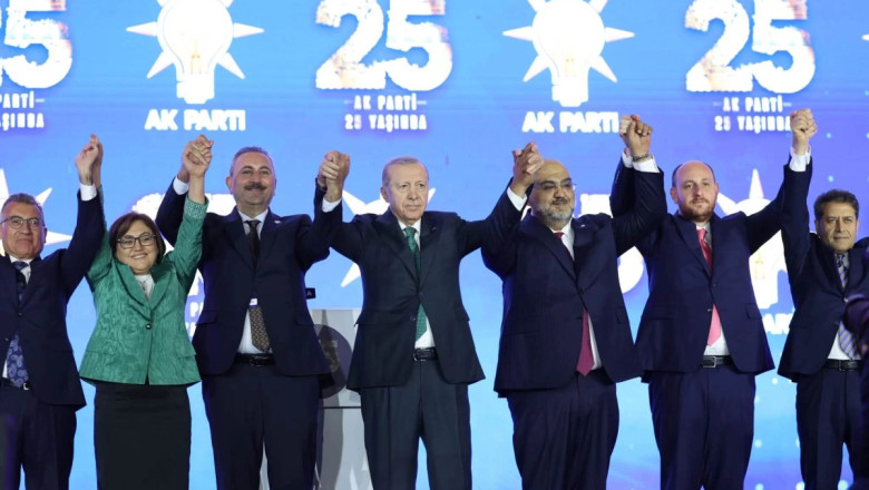 AK PARTİ’DE ÇEYREK ASIRLIK BULUŞMA