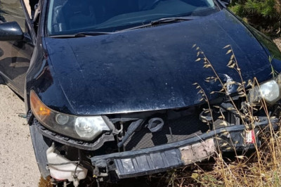 Dursunbey'de Trafik Kazası: Sürücü Sıkıştığı Araçtan Kurtarıldı