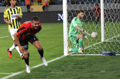 Gençlerbirliği Fenerbahçe'yi 2-1 Devirdi