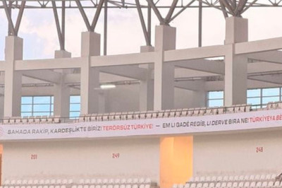Amed-Erzurumspor Maçında 'Terörsüz Türkiye' Pankartı