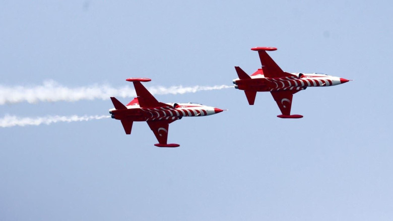 Türk Yıldızları’ndan Yalova Semalarında Kalp Şovu