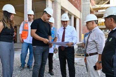 VALİLİK HİZMET BİNASI HIZLA YÜKSELİYOR