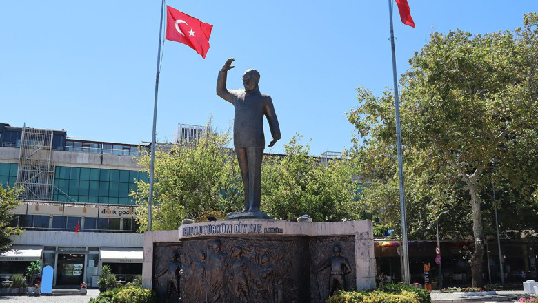 Yalova Valiliği’nin Önüne “Atatürk ve Yalova Anıtı Yapılsın” Çağrısı