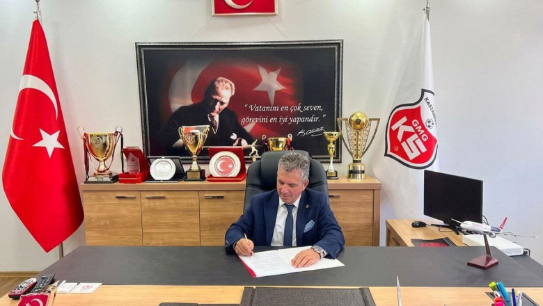 Yönetim kurulu üyelerini istifaya davet eden başkanı görevden aldılar