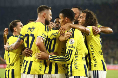 Fenerbahçe İlk Galibiyetini Konyaspor'u 4-2 Yenerek Aldı