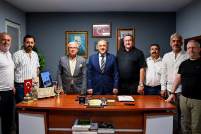 VALİ USTA’DAN MUHTARLAR DERNEĞİ’NE ZİYARET