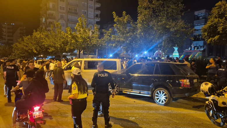 Nizip'te Polisten Kaçan Sürücü 3 Araca Çarptı