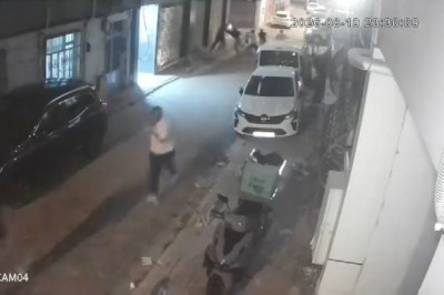 Bayrampaşa'da Polise Saldırı: 2 Polis Yaralı, 4 Şüpheli Tutuklandı