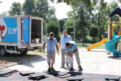 ÇİFTLİKKÖY’DE ÇOCUK PARKLARI BAKIMDAN GEÇİYOR