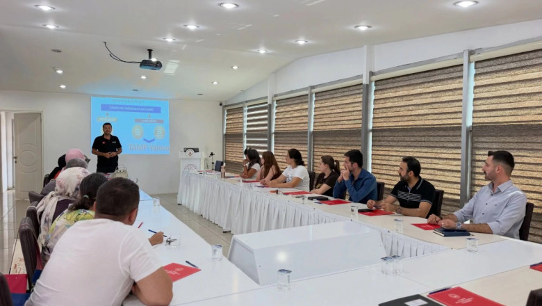 AİLE VE SOSYAL HİZMETLER PERSONELİNE AFET EĞİTİMİ