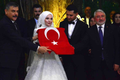 Bakan Çiftçi nikah şahidi oldu: Üç çocuk bekliyoruz