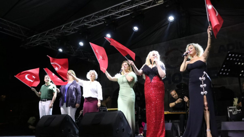 ZAFER BAYRAMI COŞKUSU KONSERLERLE TAÇLANDI