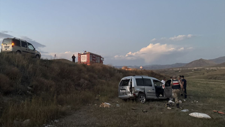 Panelvan şarampole devrildi: 2 yaralı