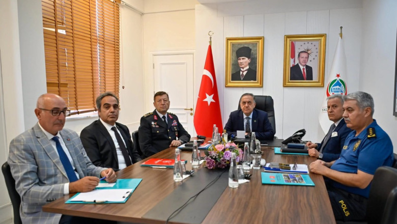 ÜNİVERSİTE VE YURT GÜVENLİĞİ TOPLANTISI GERÇEKLEŞTİRİLDİ
