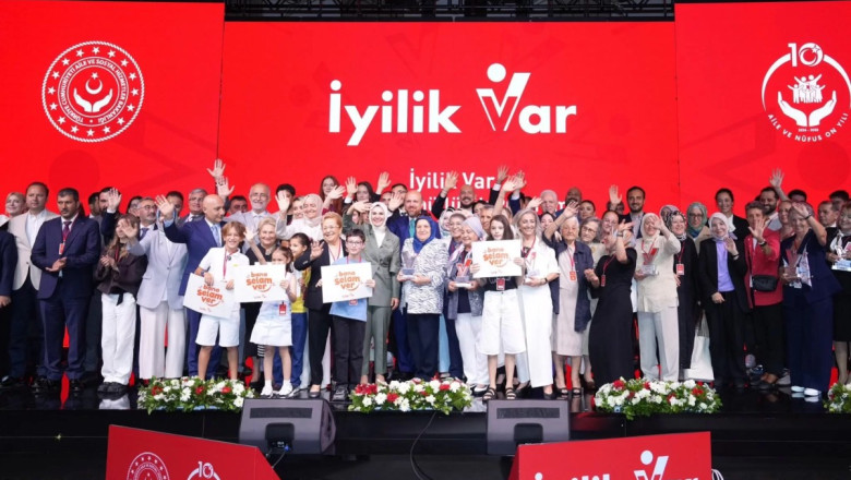 YALOVA’NIN LALE ANNESİNE GÖNÜLLÜLÜK ÖDÜLÜ