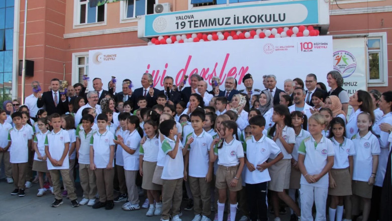 OKULLARDA İLK DERS ZİLİ ÇALDI