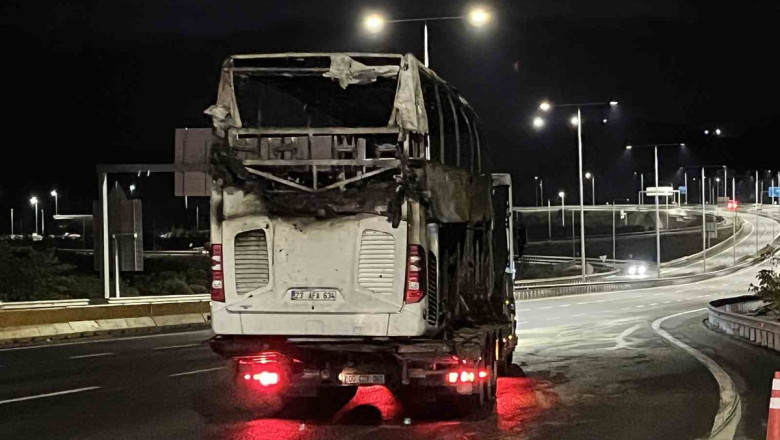 Yanan otobüste hayatını kaybedenlerin cesetleri Adli Tıp Kurumu’na kaldırıldı