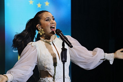 Karsu, Hatay'da AB'nin dayanışma konserinde sahne aldı