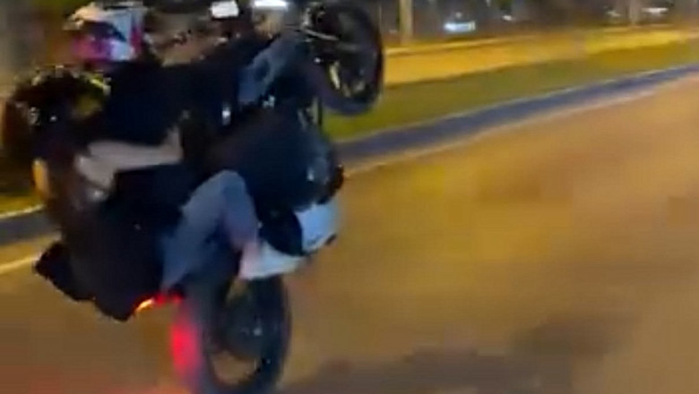 Malatya’da motosikletle tehlikeli yolculuk kamerada
